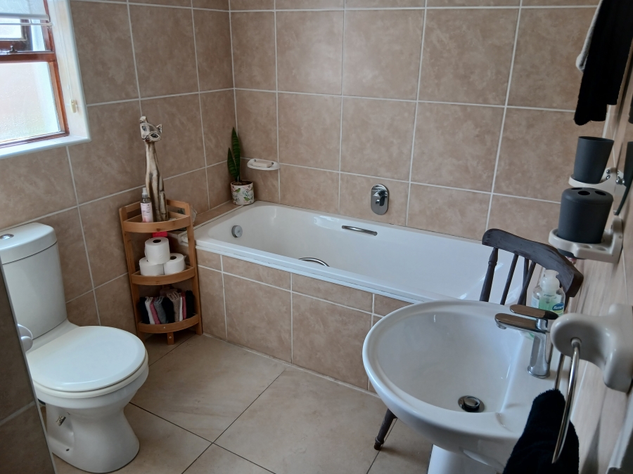 3 Bedroom Property for Sale in Wavecrest Eastern Cape